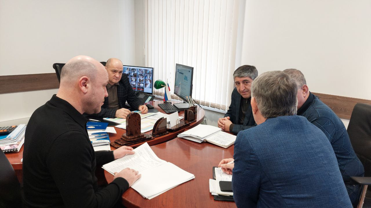 Совещание у руководителя ГКУ "Дагестанавтодор" по ситуации в Тляратинском районе