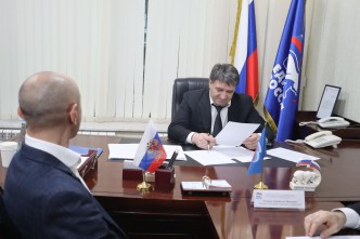 Джамбулат Салавов провел личный прием граждан в Региональной приемной «Единой России»