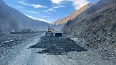 Дорожники ведут работы по благоустройству дорог