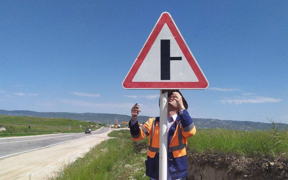 Дорожники Дагестана продолжают работы по благоустройству дорог