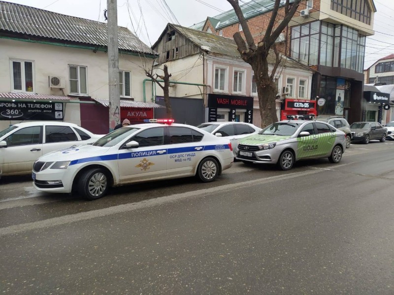 В Махачкале в прошедшие выходные выявлено 174 нарушения правил остановки и стоянки транспортных средств
