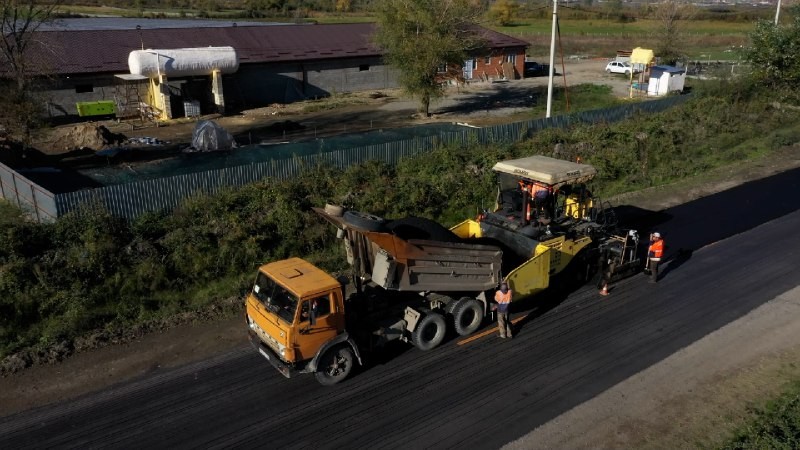 В рамках госпрограммы Минтранса РД в Магарамкентском районе ремонтируют 8 км дорог