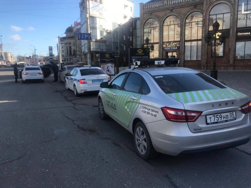 Специалистами ГКУ РД «ЦОДД» в ходе проводимых совместно с Госавтоинспекцией профилактических мероприятиях в г. Махачкале выявлено 155 нарушений правил остановки и стоянки транспортных средств