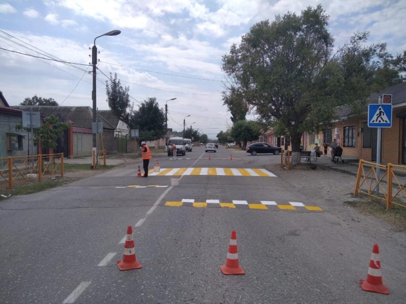 В преддверии 1 сентября в Дагестане обновили дорожные разметки