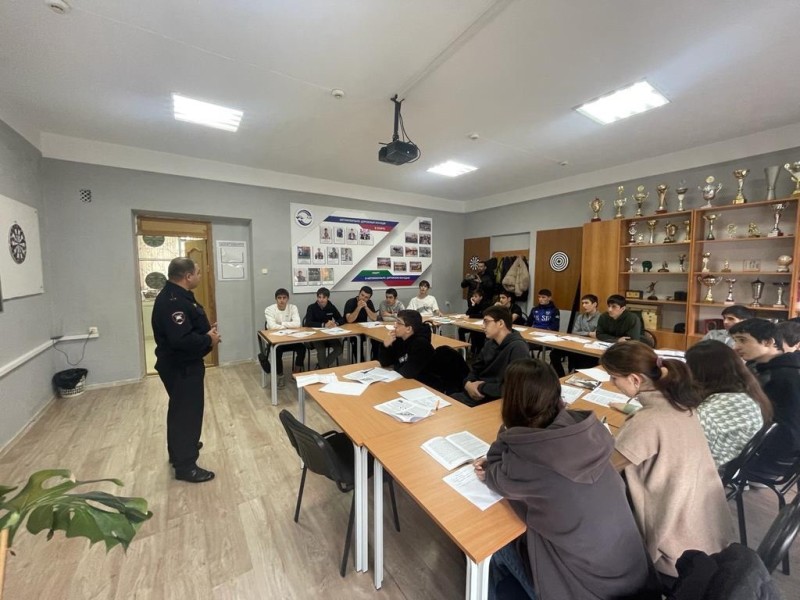 В Автомобильно-дорожном колледже состоялась встреча студентов с представителем правоохранительных органов
