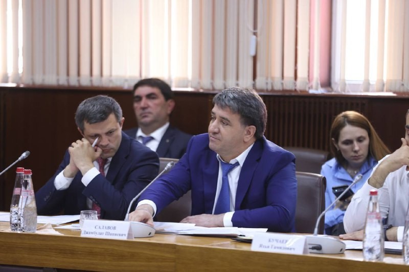 Джамбулат Салавов: «За последние несколько лет реконструировано и капитально отремонтировано более 150 км региональных автодорог – дублёров»
