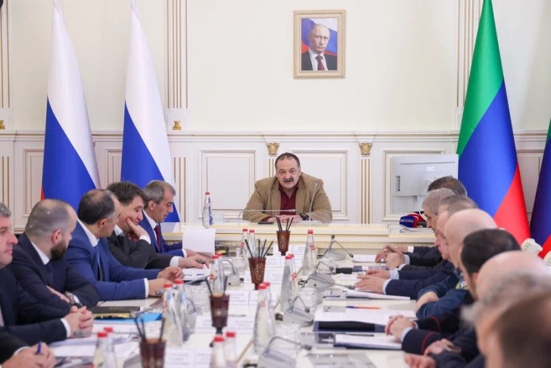 Джамбулат Салавов принял участие в совещании по обеспечению безопасности дорожного движения в Дагестане