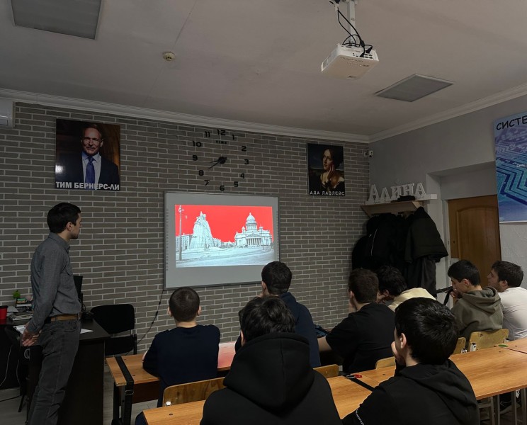 В Автомобильно-дорожном колледже прошла церемония поднятия флагов Российской Федерации и Республики Дагестан