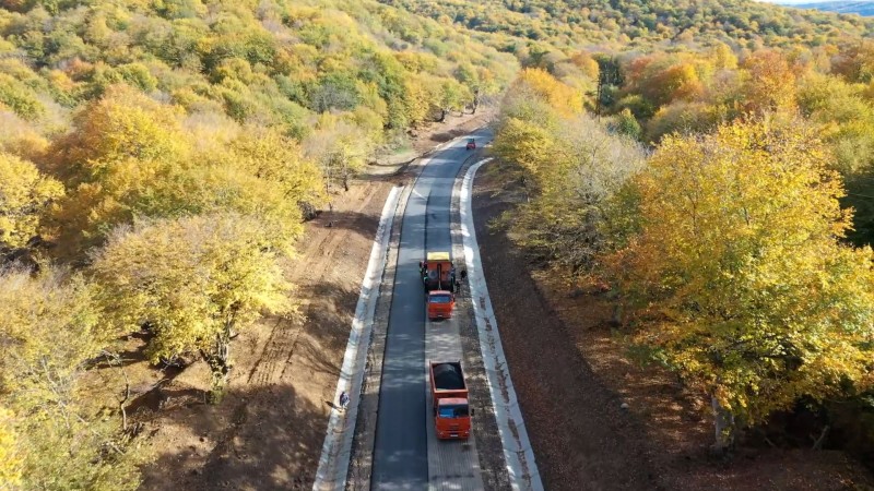 Дорожники ремонтируют участок трассы, который сократит расстояние между Махачкалой и Хучни на 30 км