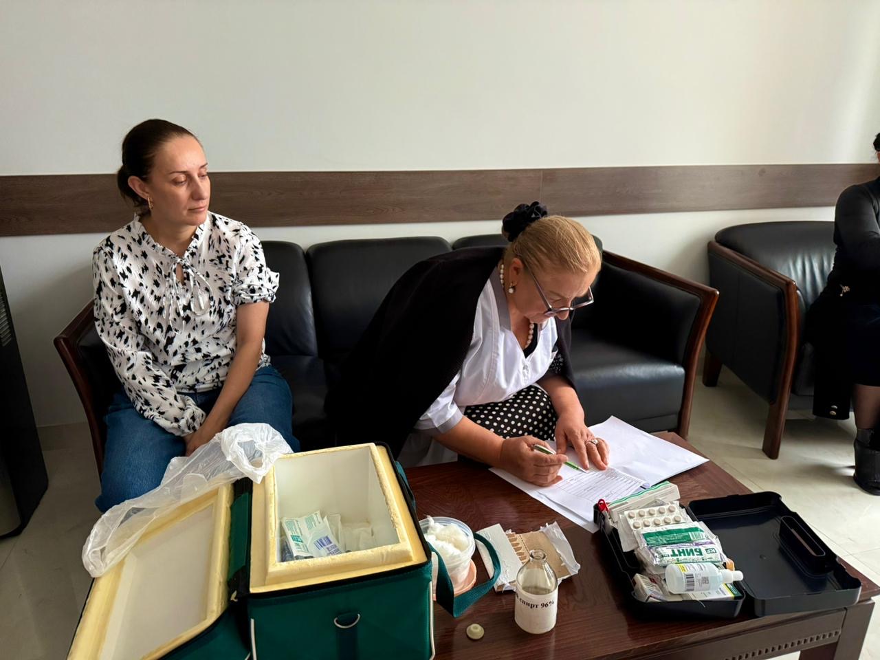 Сотрудники Министерства транспорта и дорожного хозяйства РД первыми получили вакцину против гриппа