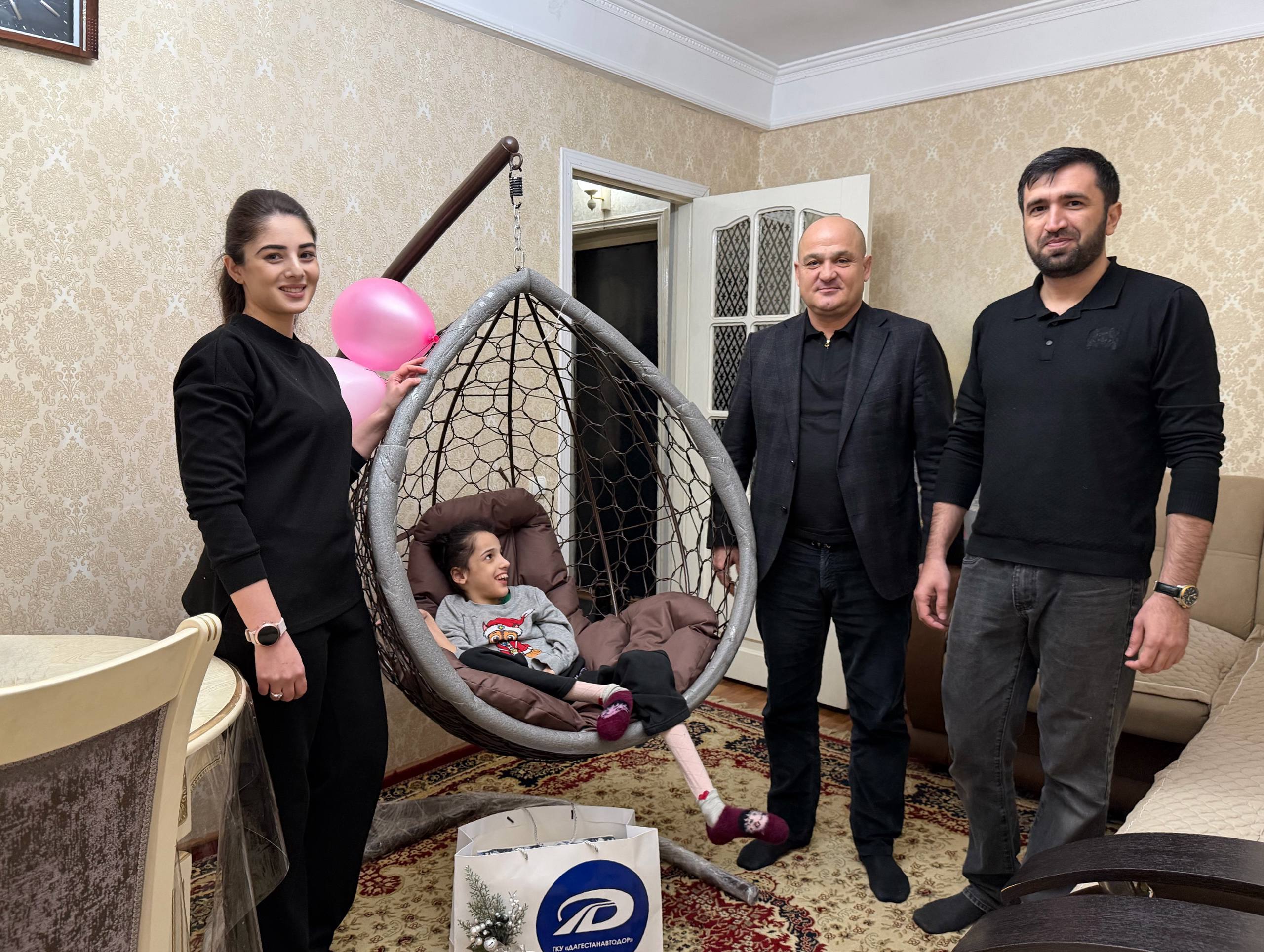 Рустам Закариев исполнил новогоднюю мечту ребенка в рамках акции «Ёлка желаний»