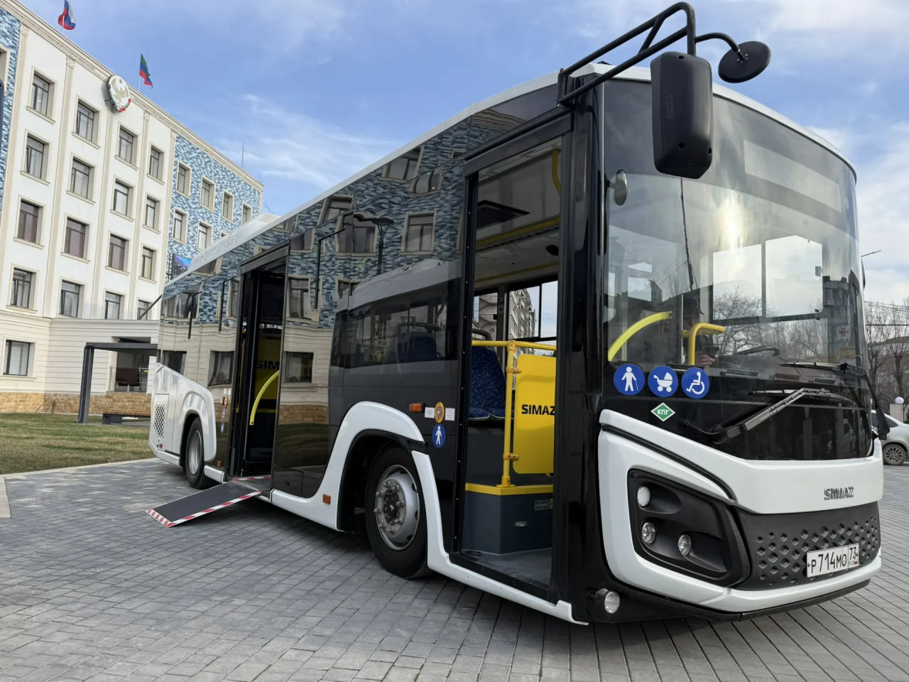 В Дагестане представили новые российские автобусы на газовом топливе