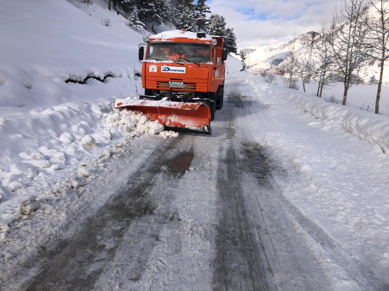 Дорожники Дагестана продолжают работы по содержанию и благоустройству дорог