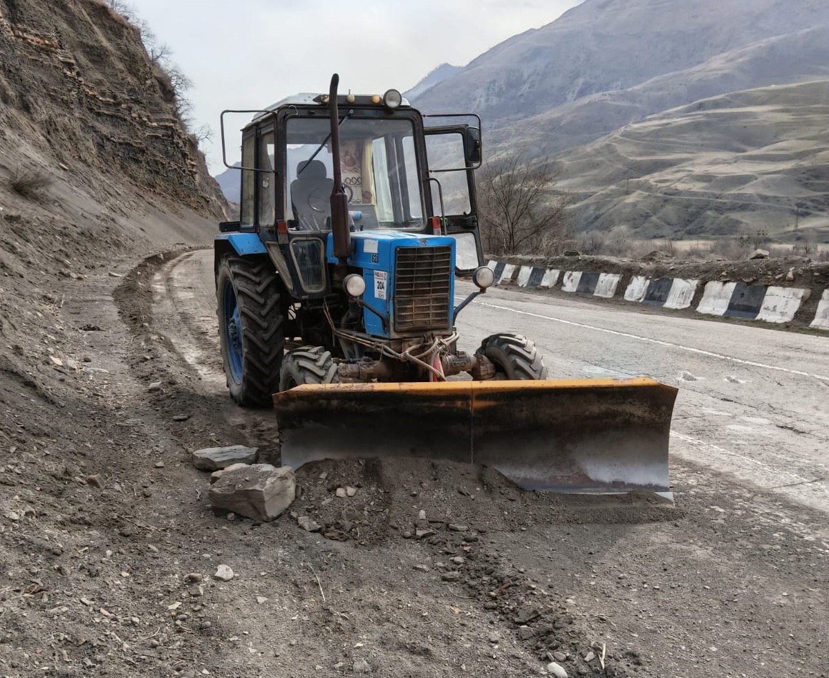Дорожники Дагестана продолжают работы по содержанию и благоустройству дорог