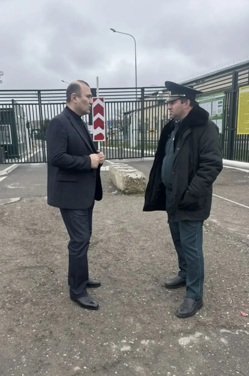 Магомед Тагиров обсудил с таможней и перевозчиками ситуацию на границе с Азербайджаном