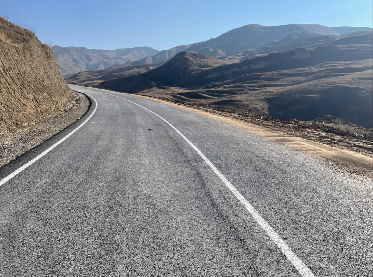 Благодаря нацпроекту в Дагестане проводят капремонт дороги к родине двух Героев СССР