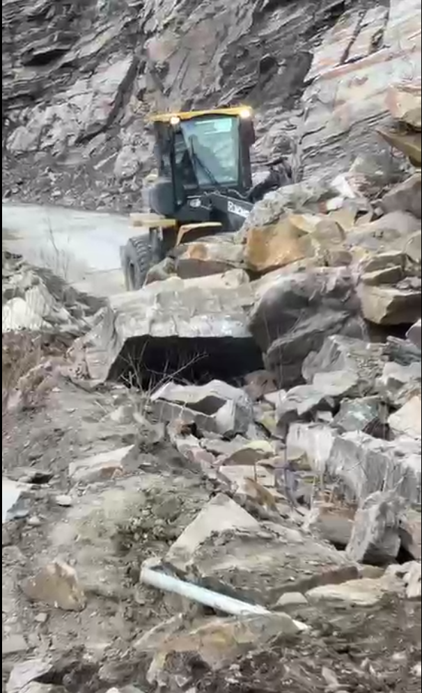 В ГКУ «Дагестанавтодор» ответили на вопросы о защите дорог от скальных обвалов