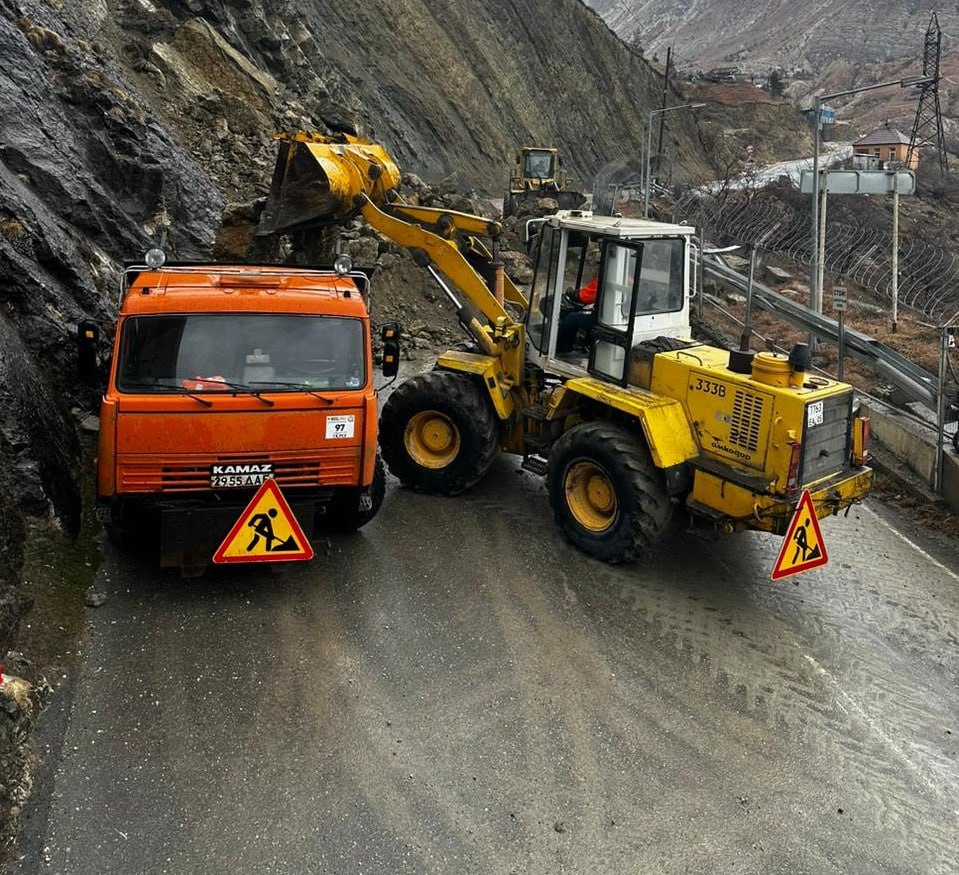 Дорожники Дагестана продолжают работы по содержанию и благоустройству дорог