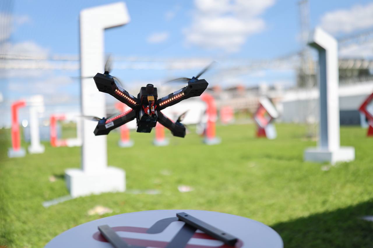 Арсланбек Алибеков рассказал о проведении гонок доронов в Автомобильно-дорожном колледже