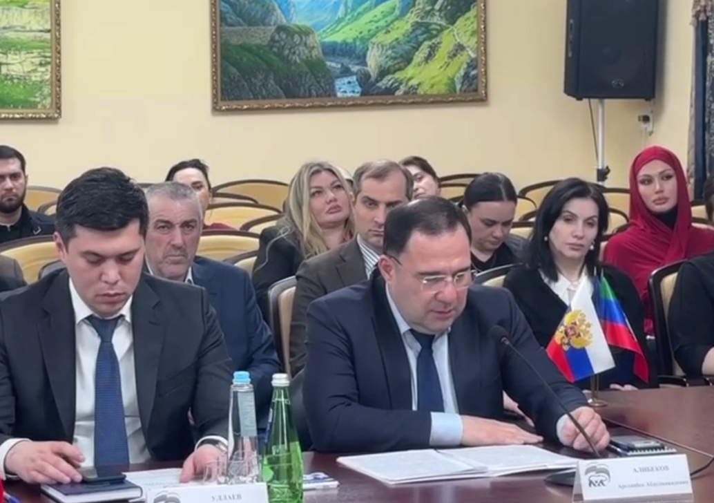 Арсланбек Алибеков принял участие в форуме «Единой России» в ДГУНХ
