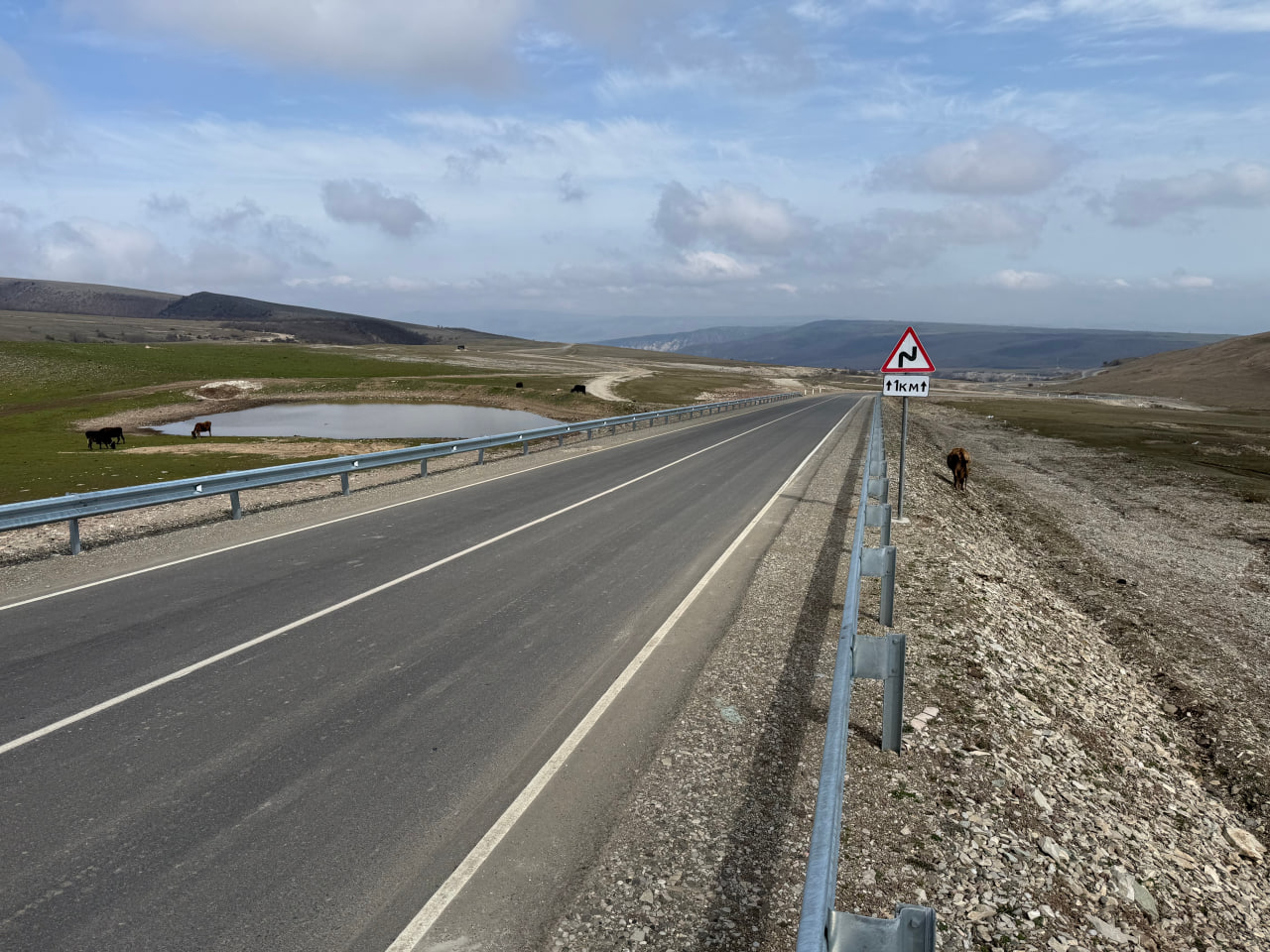 Дорожники и общественники проверили ход капремонта дороги на смотровую к Сулакскому каньону