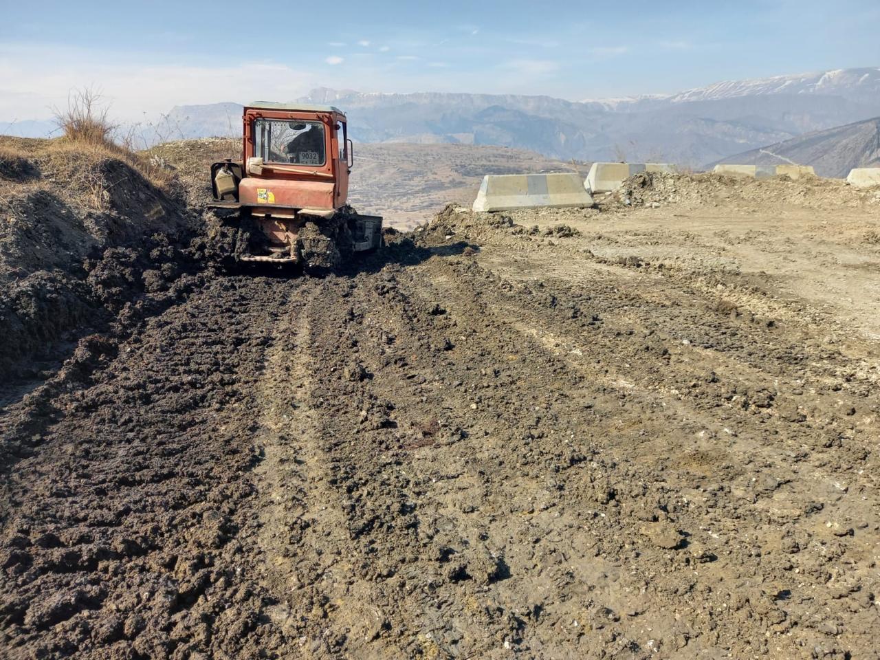 Дорожники Дагестана продолжают работы по содержанию и благоустройству дорог