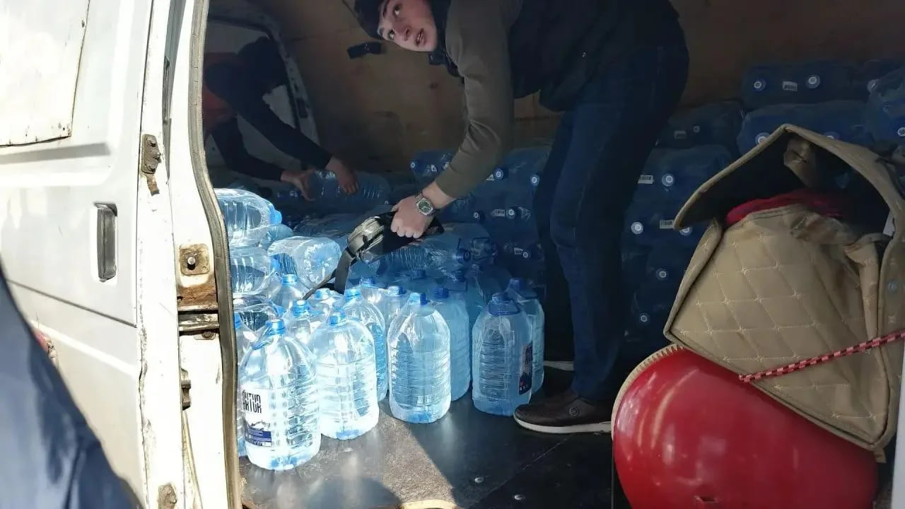 Студенты и педагоги Автомобильно-дорожного колледжа помогают пострадавшим от стихии в Махачкале