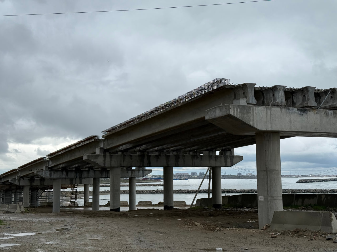 Студенты АДК побывали на строительстве подъездной дороги к Махачкалинскому порту