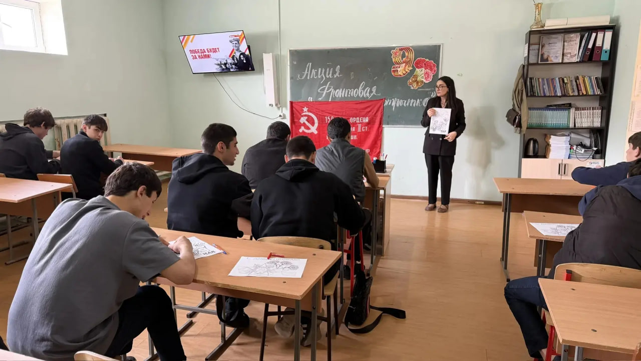 В Железнодорожном колледже Дербента прошла патриотическая акция «Фронтовая открытка»