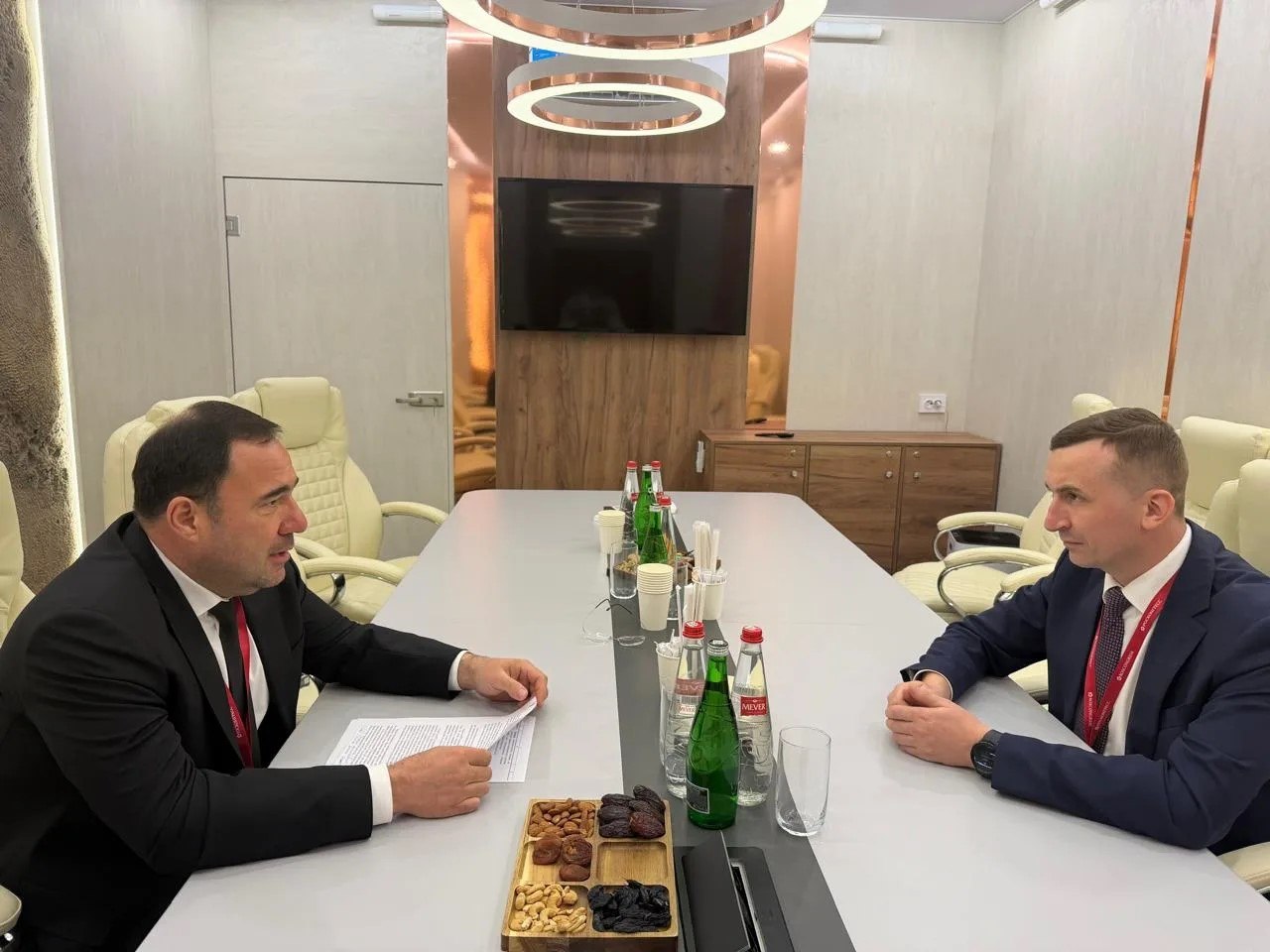 Арсланбек Алибеков и Антон Глеба обсудили развитие железнодорожного сообщения в Дагестане