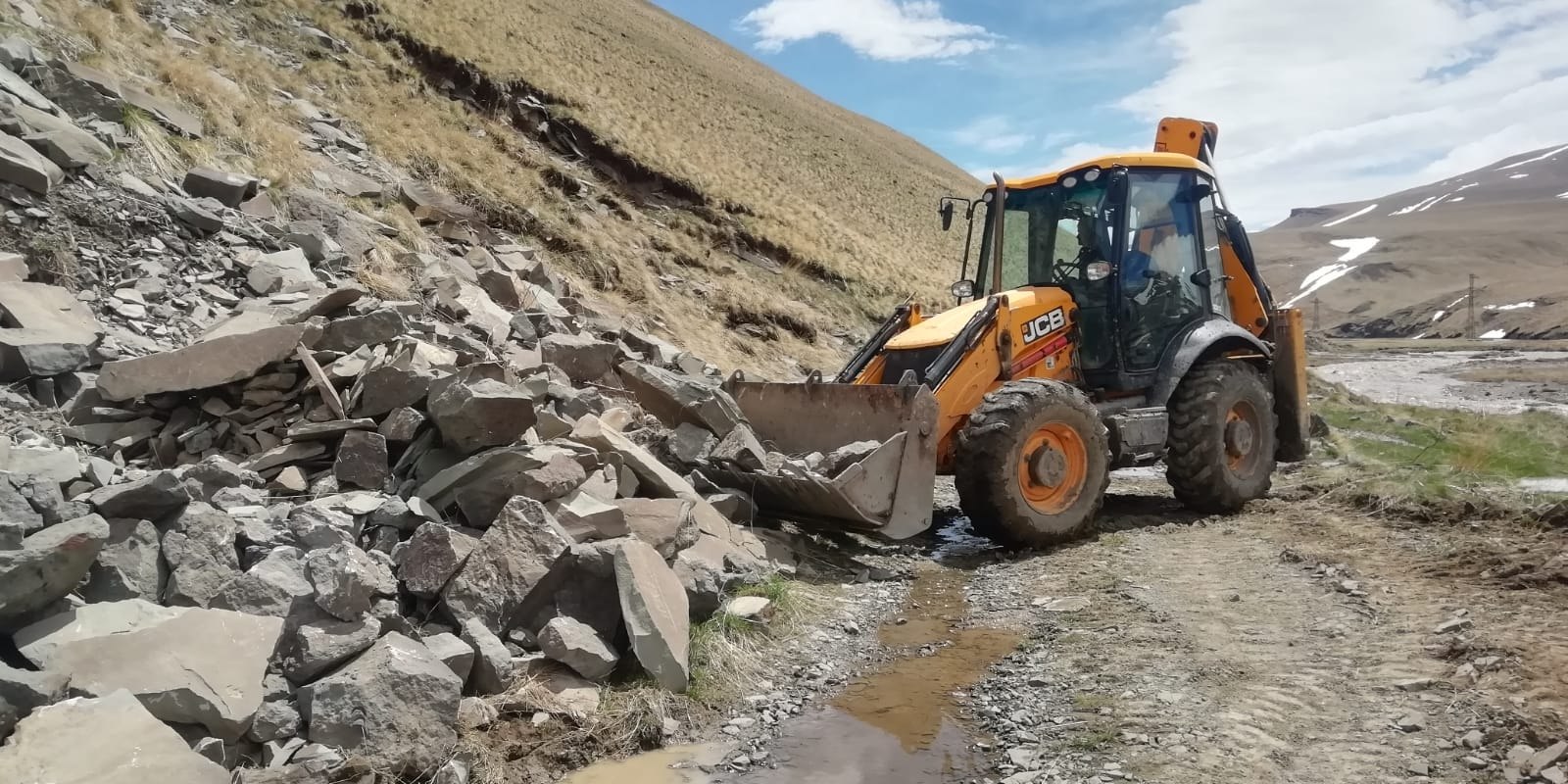 В Дагестане восстановлено движение на 145 участках дорог, пострадавших от паводков