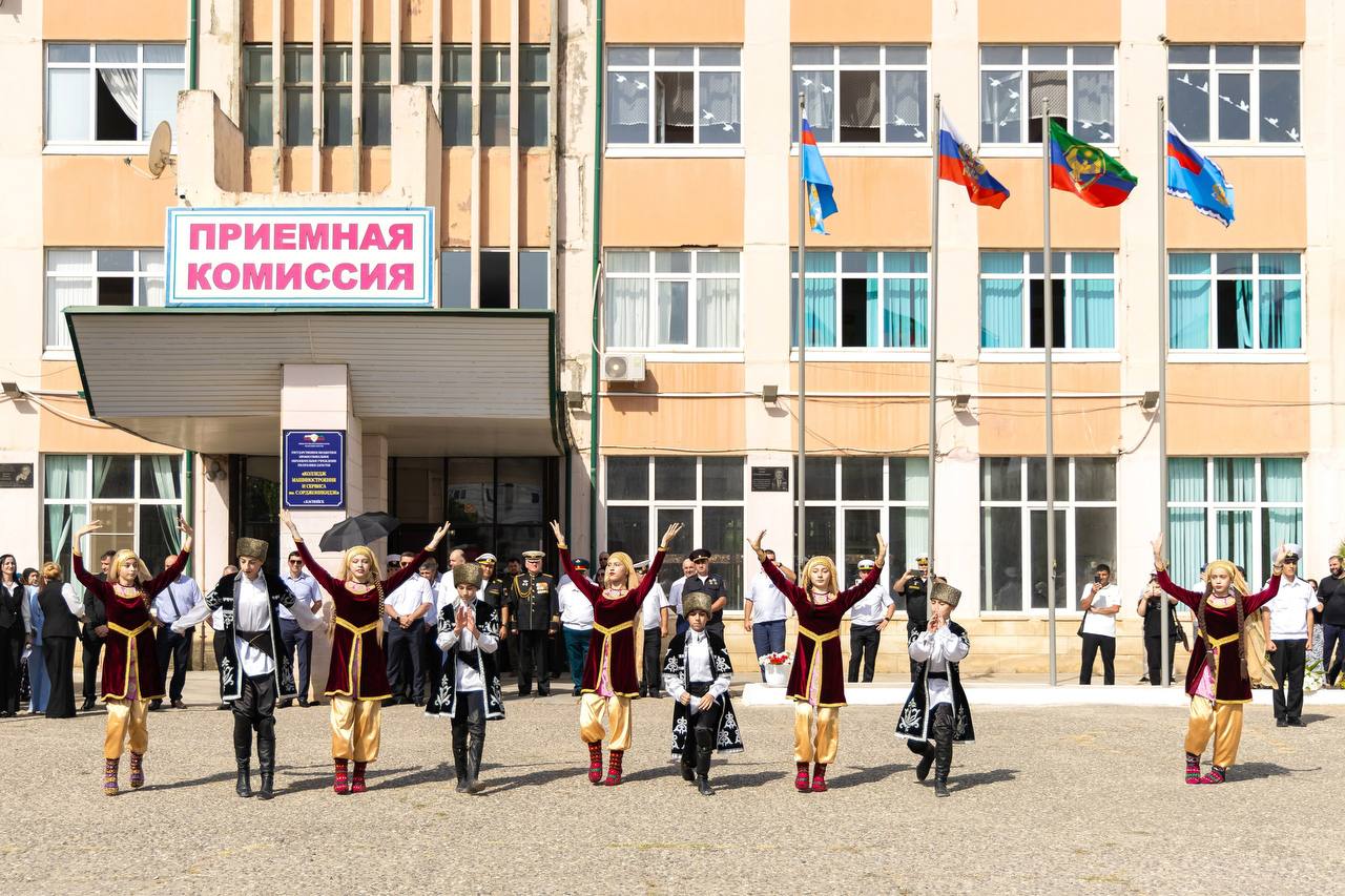 Сотрудники Минтранса приняли участие в торжественных линейках, посвященных Дню знаний