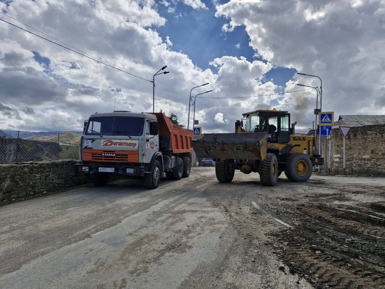 ️Дорожники Дагестана продолжают работы по благоустройству дорог