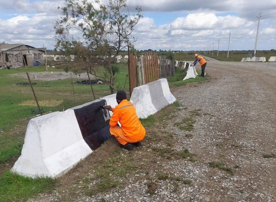 Дорожники Дагестана продолжают работы по благоустройству дорог