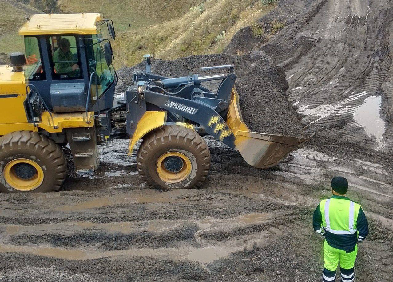 Дорожники Дагестана продолжают работы по благоустройству дорог