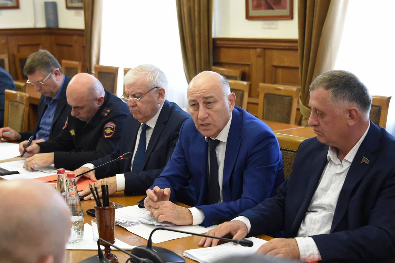 Представители Минтранса Дагестана приняли участие в заседании Народного Собрания Республики Дагестан