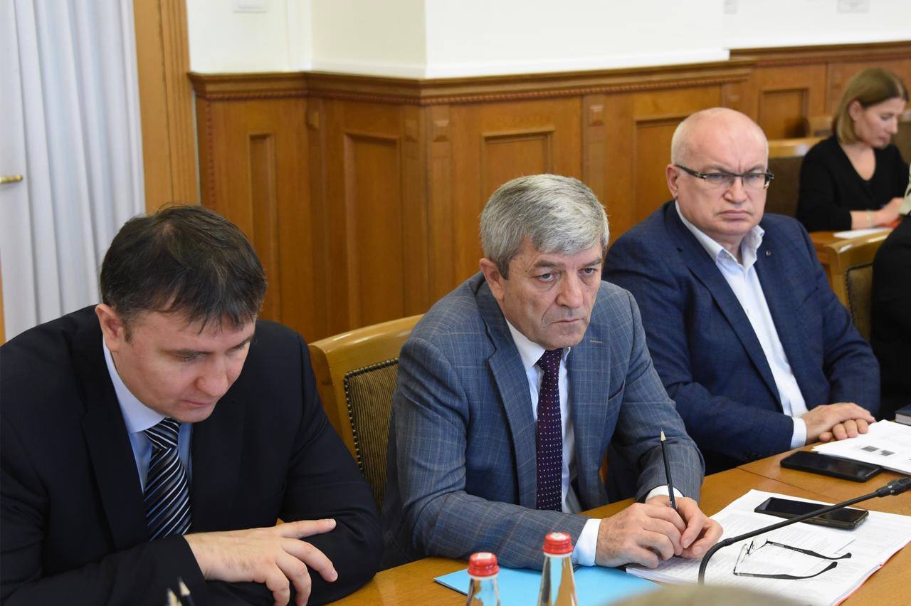 Представители Минтранса Дагестана приняли участие в заседании Народного Собрания Республики Дагестан