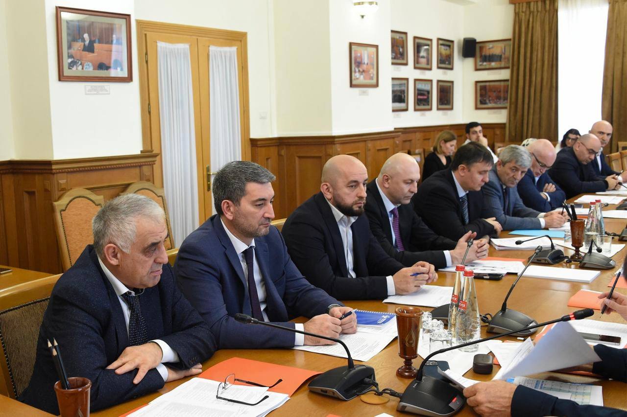 Представители Минтранса Дагестана приняли участие в заседании Народного Собрания Республики Дагестан