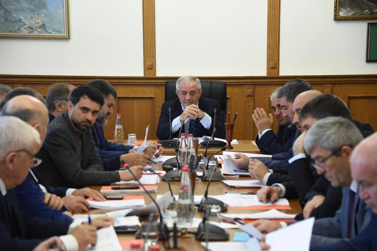 Представители Минтранса Дагестана приняли участие в заседании Народного Собрания Республики Дагестан