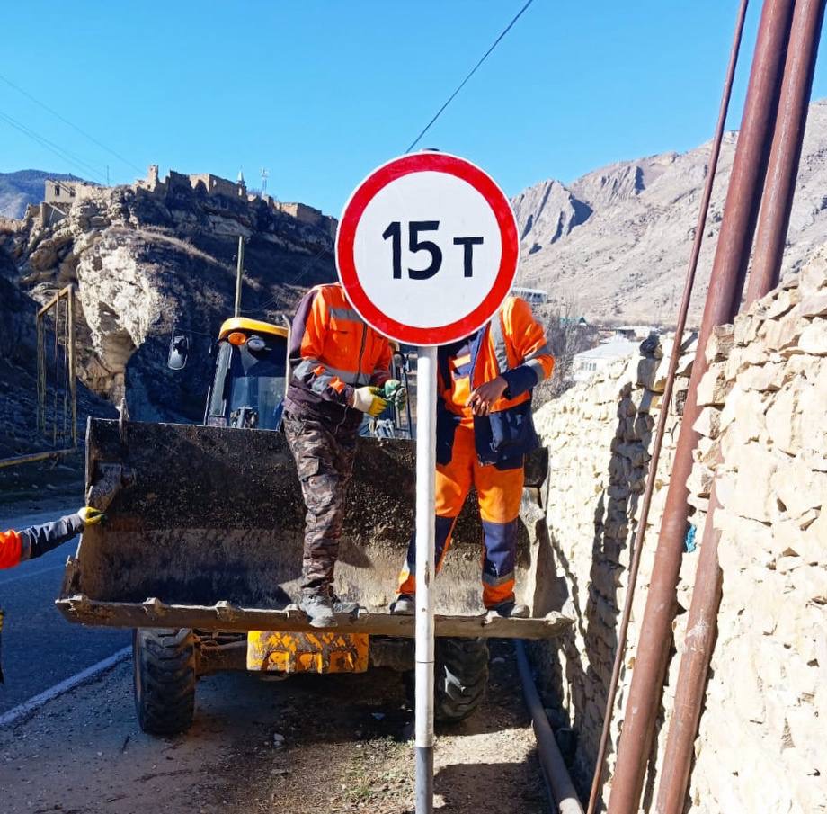 Дорожники Дагестана продолжают работы по благоустройству дорог