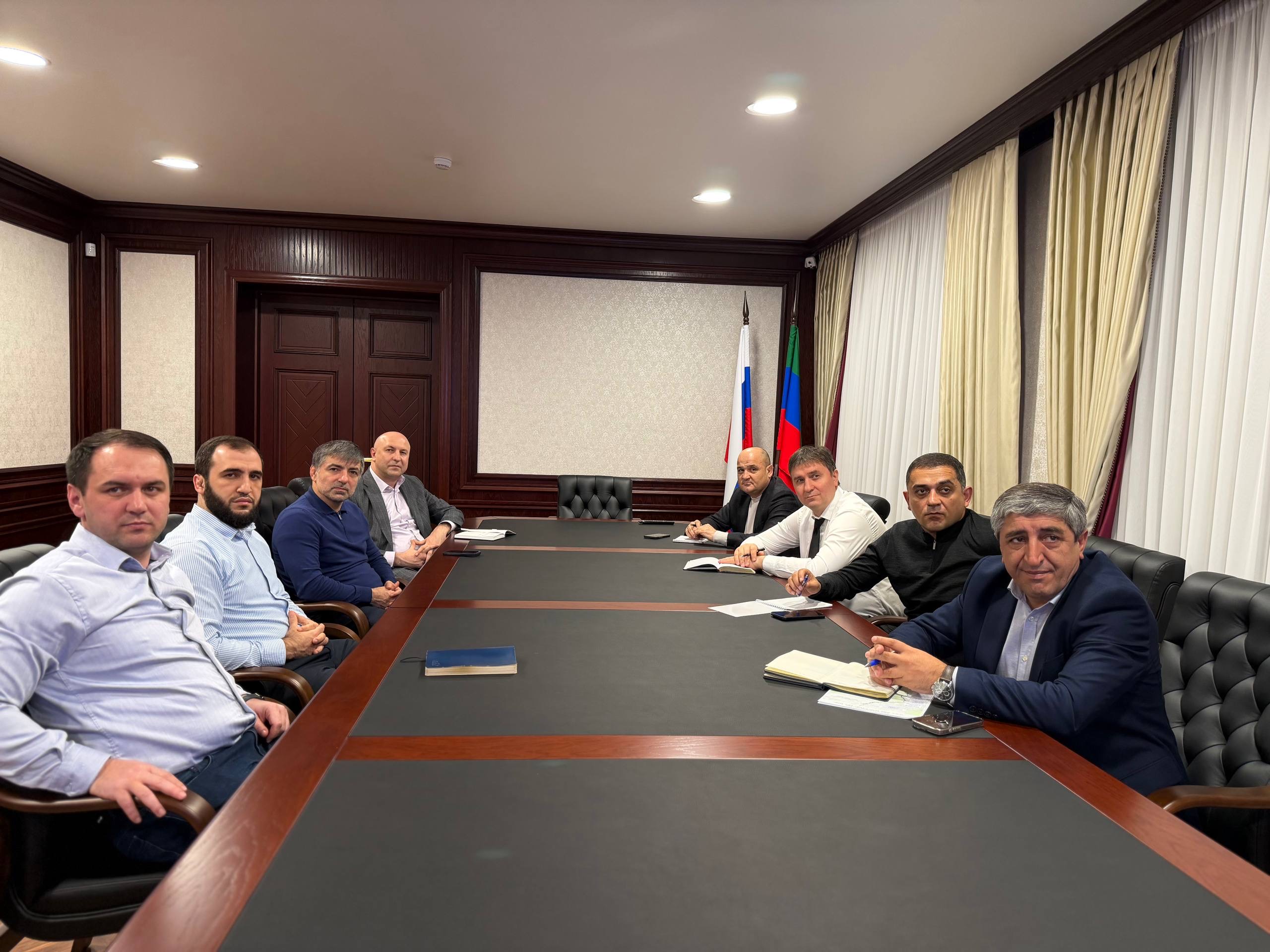 Коллектив Минтранса РД в рабочем порядке следит за прямой линией Главы Дагестана Сергея Меликова