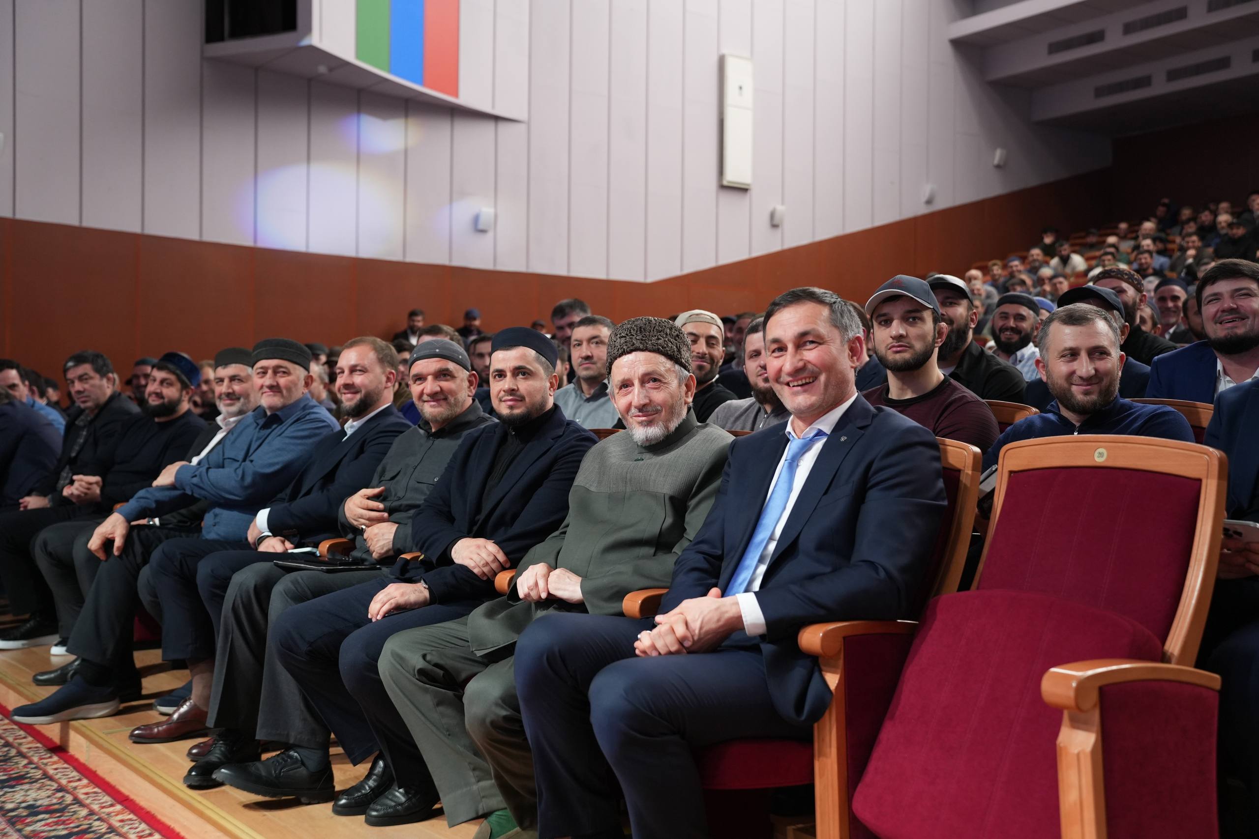 Минтранс РД поздравляет хадж-оператора «Марва-тур» с юбилеем