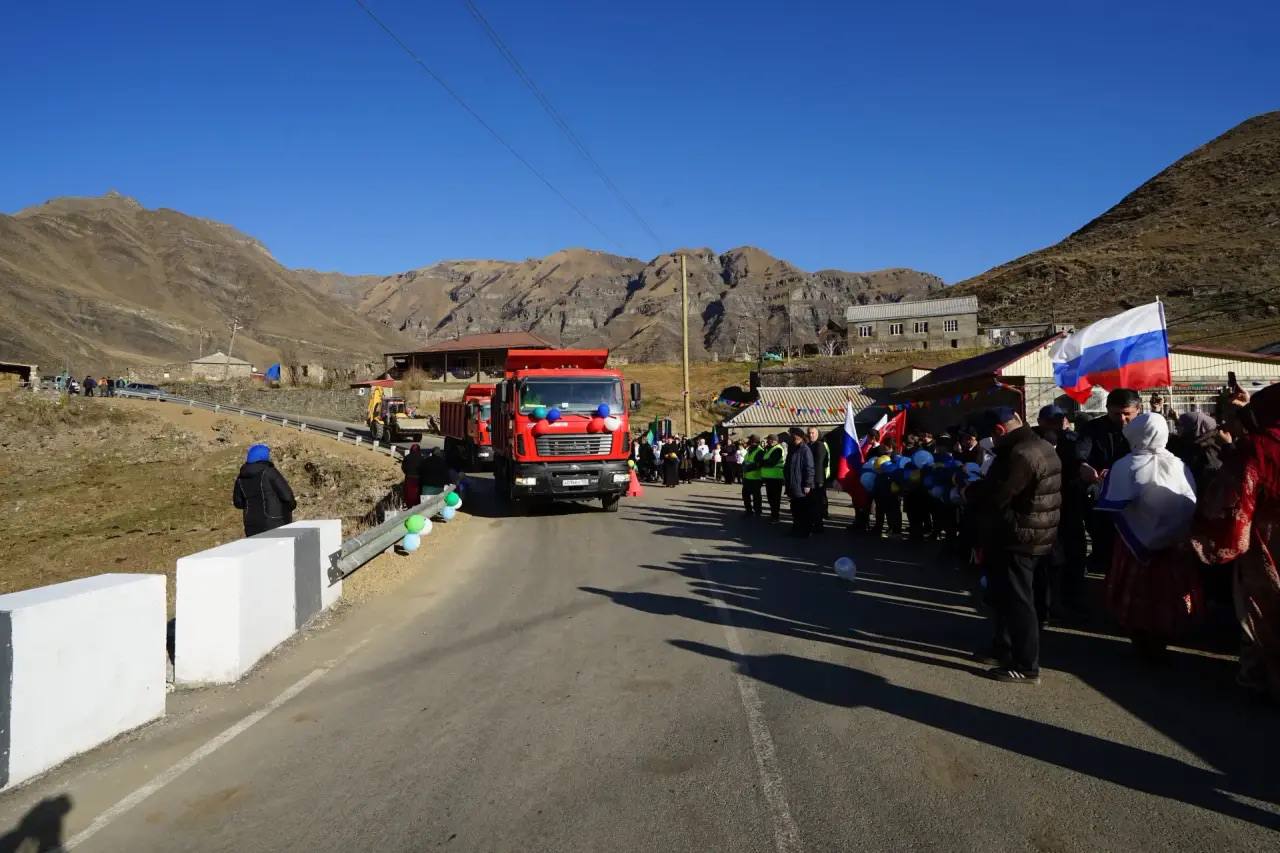В торжественной обстановке состоялось открытие дороги в Агульском районе