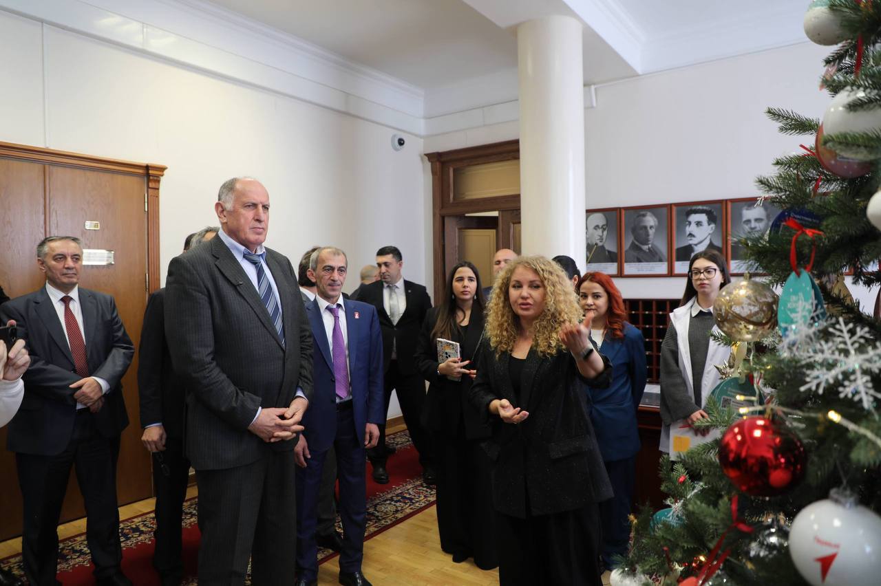 В преддверии новогодних праздников Магомед Тагиров принял участие в акции «Свет надежды»