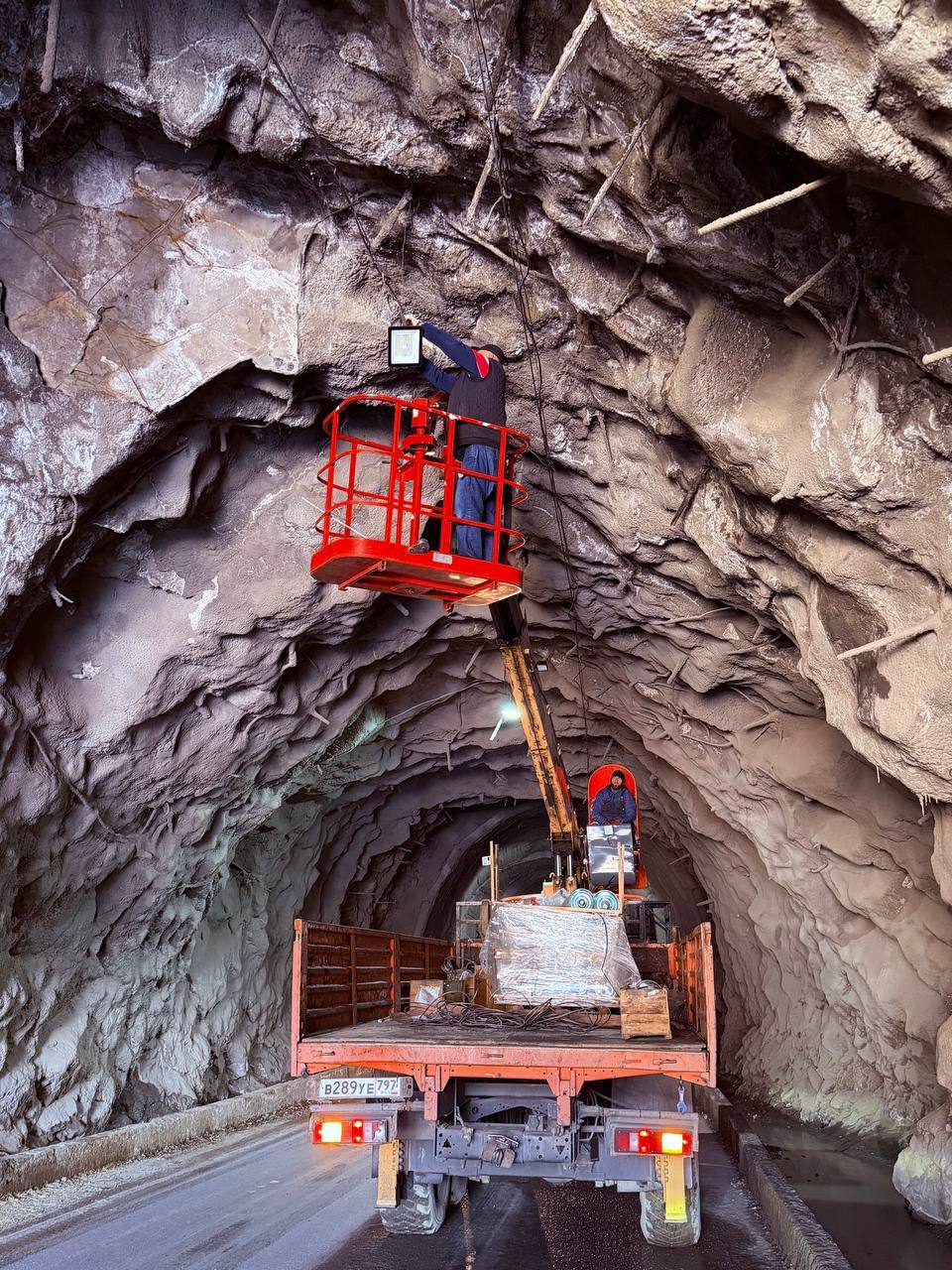 Дорожники Дагестана продолжают работы по благоустройству дорог