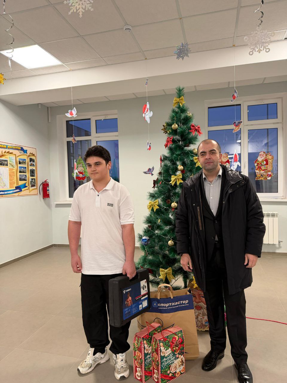 Заместители руководителя ГКУ «Дагестанавтодор» приняли  участие в акции «Елка желаний»