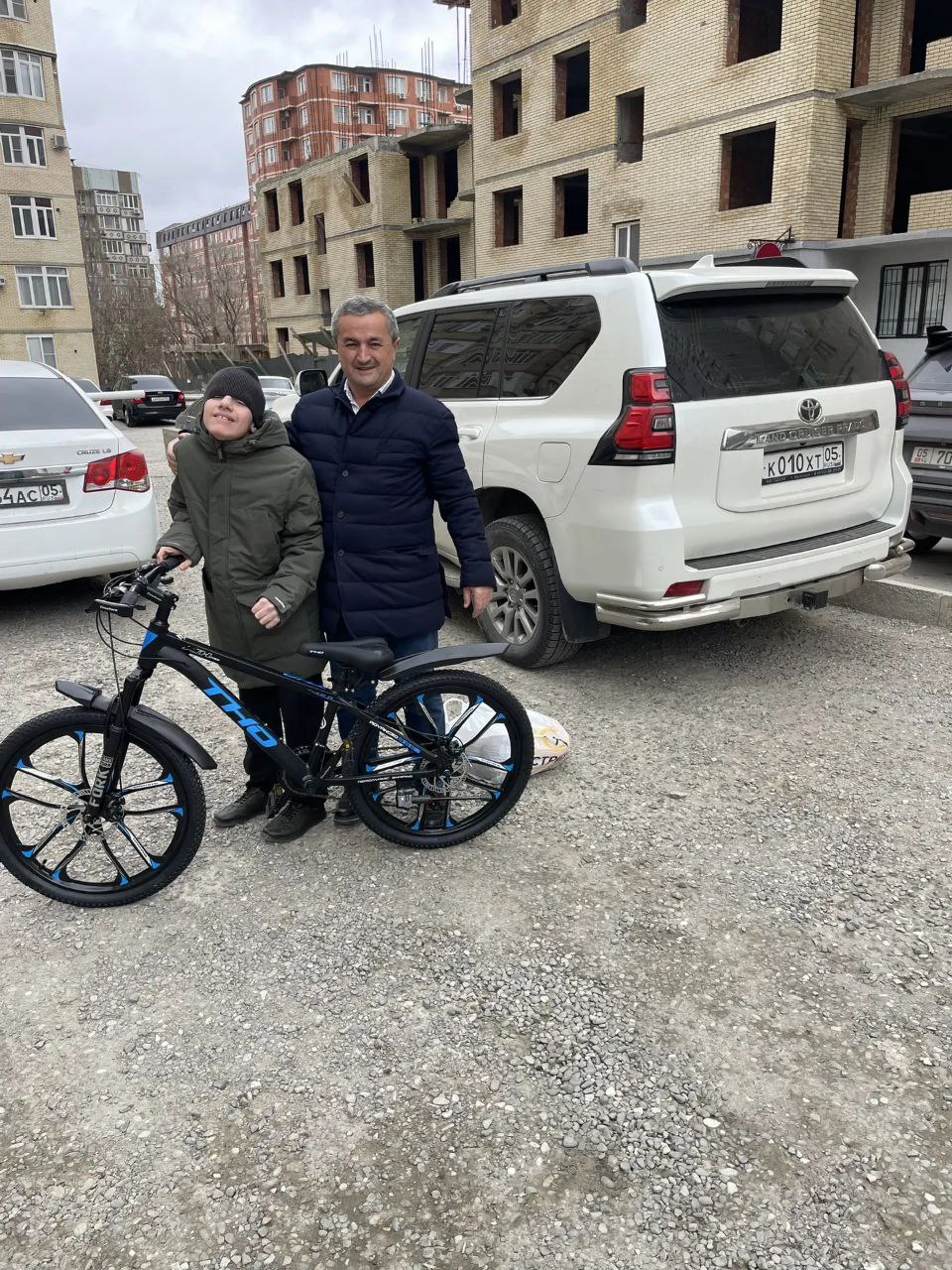 Заместители руководителя ГКУ «Дагестанавтодор» приняли  участие в акции «Елка желаний»