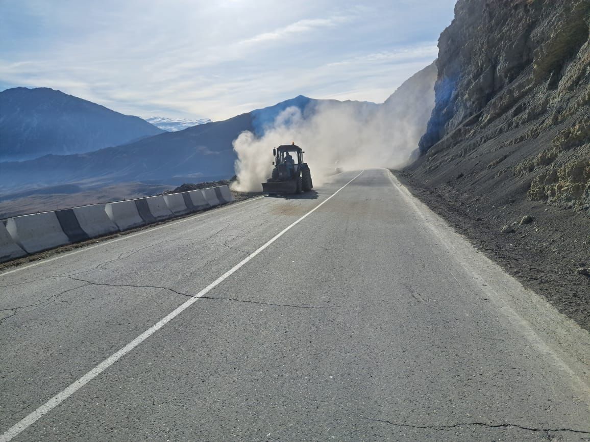 Дорожники Дагестана продолжают работы по содержанию и благоустройству дорог