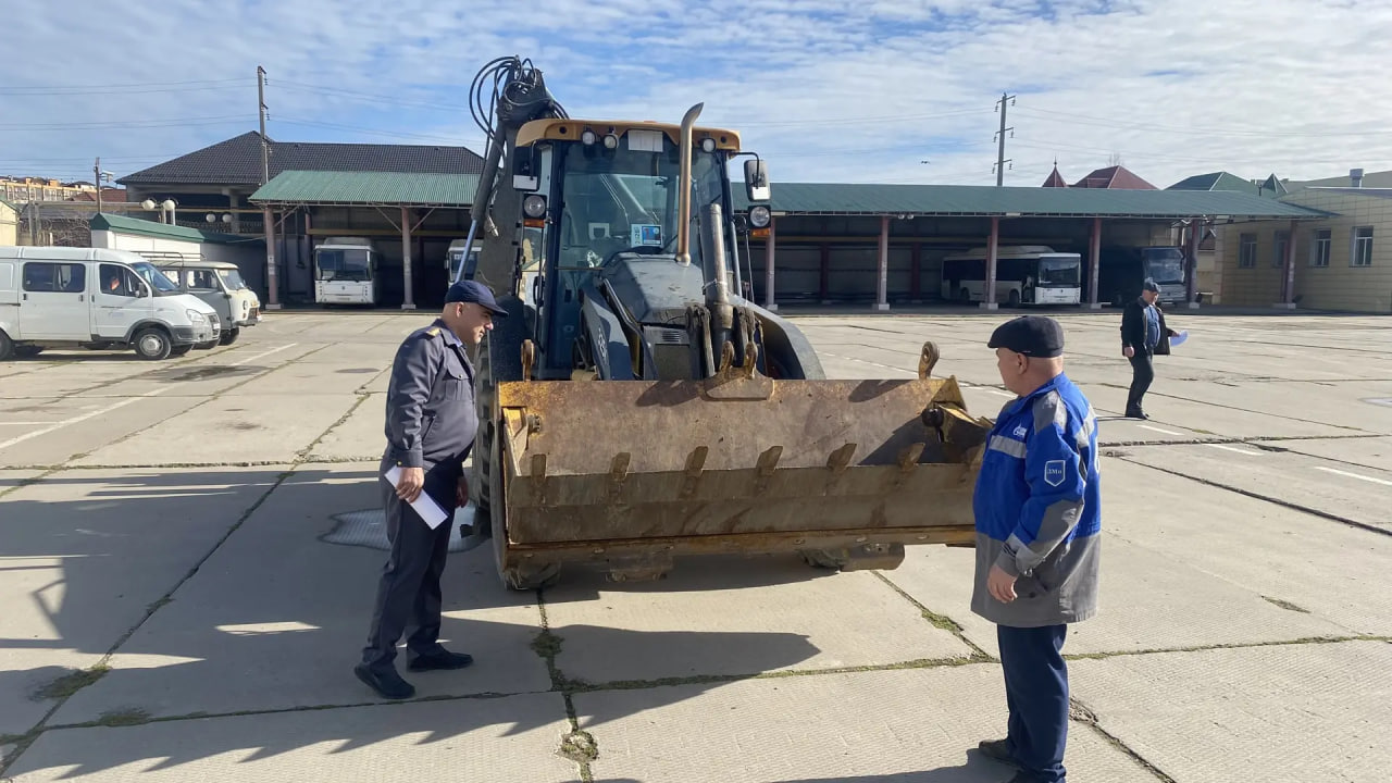 В Махачкале и Каспийске провели консультации для владельцев самоходной техники