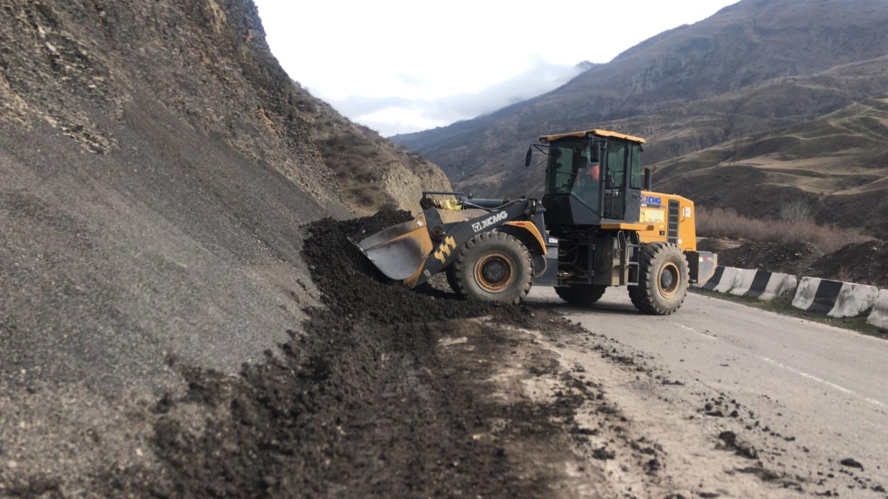 Дорожники Дагестана продолжают работы по содержанию и благоустройству дорог